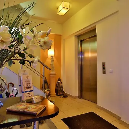 Ilion Hotel 2*